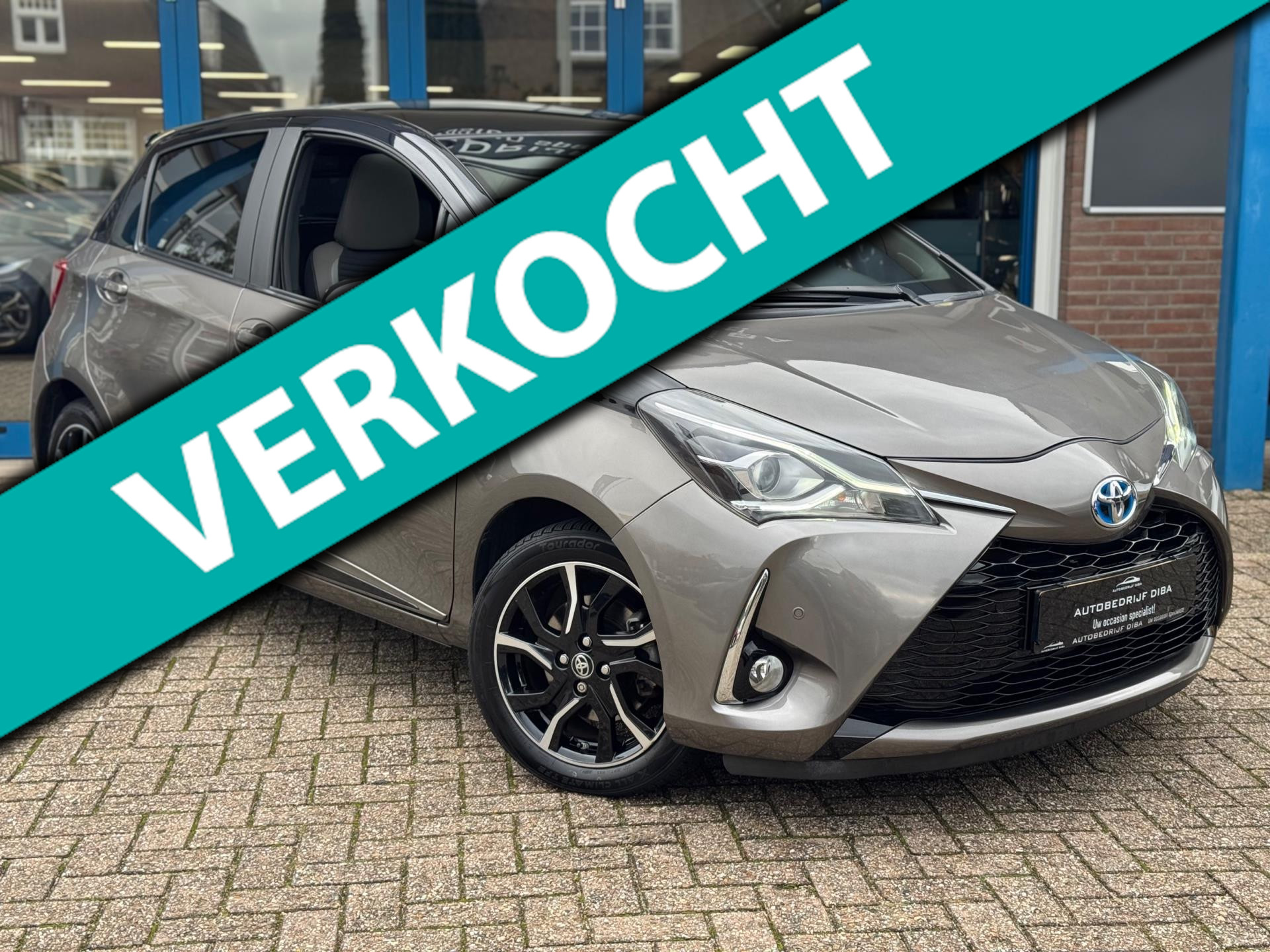 Toyota Yaris 1.5 Hybrid Bi-Tone Plus 2018 AUT NAVI CLIMA NAP 42682844-0.jpg | Autobedrijf Diba