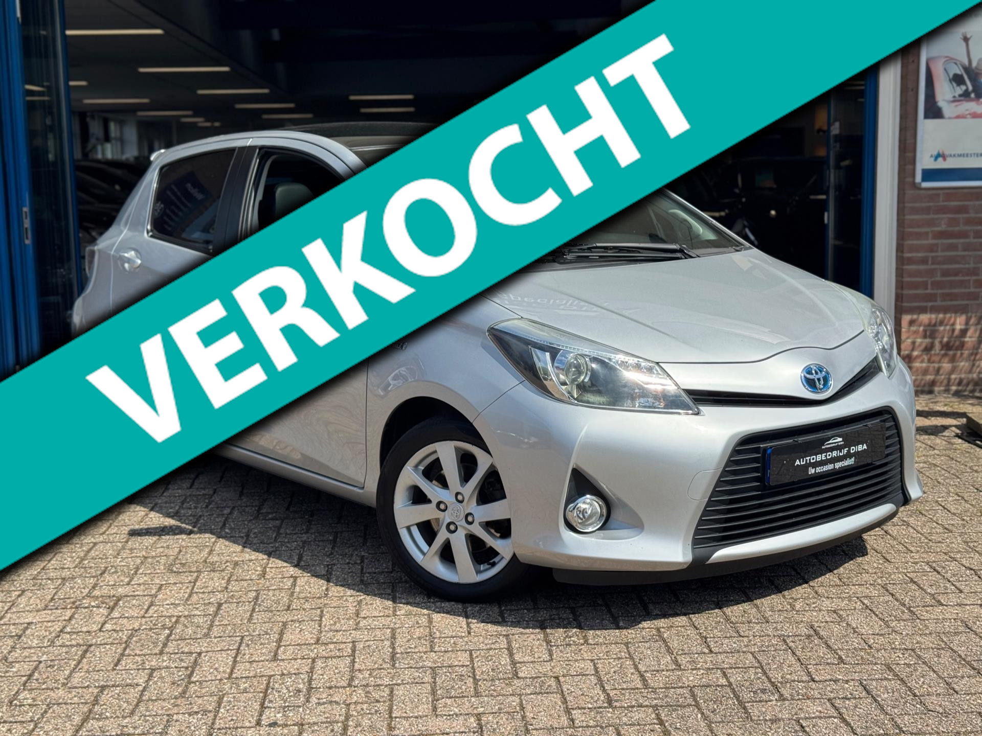 Toyota Yaris 1.5 Full Hybrid Dynamic 2013 AUT NAVI CAMERA! 45414253-0.jpg | Autobedrijf Diba