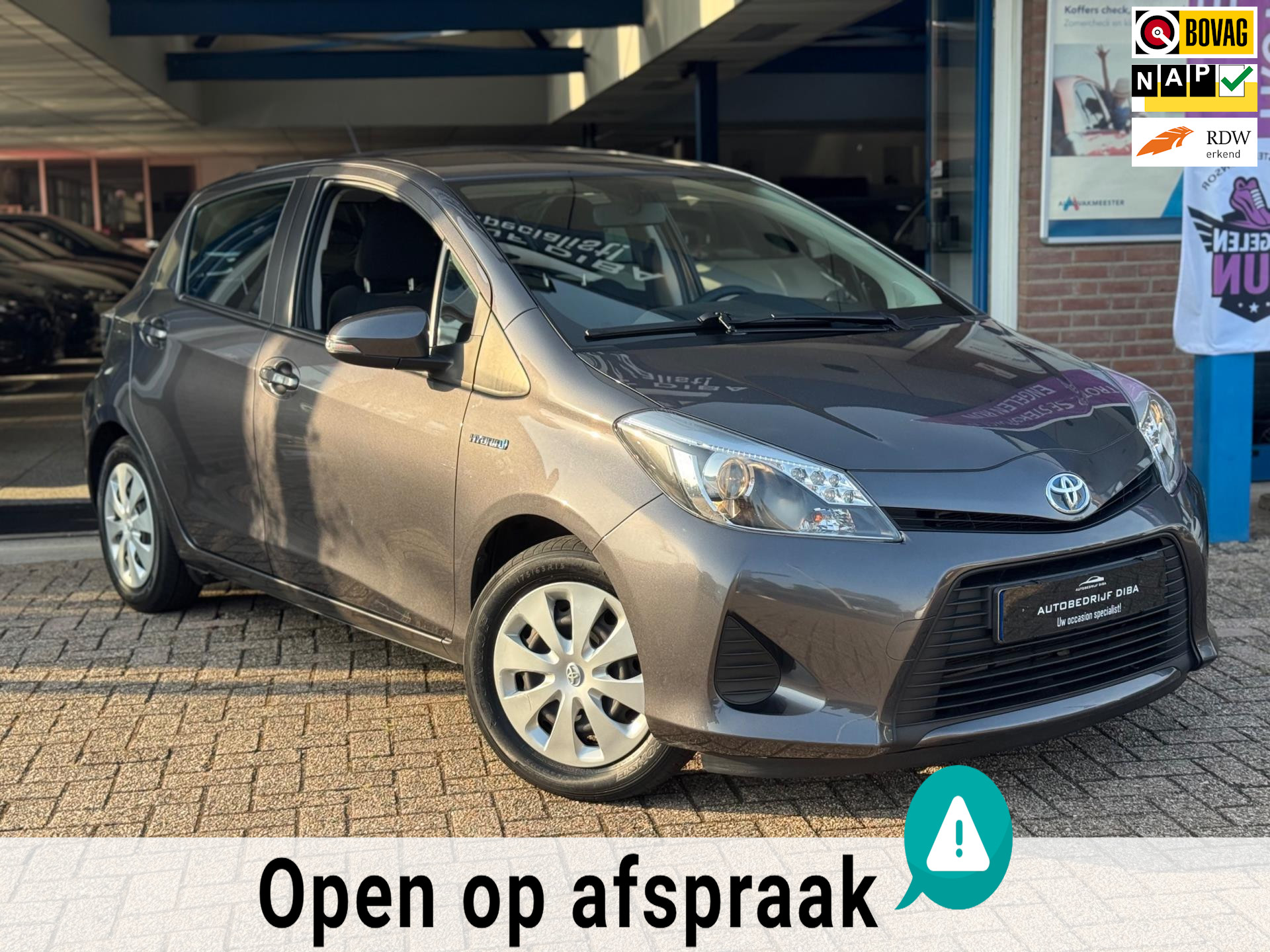 Toyota Yaris 1.5 Full Hybrid Aspiration 2013 AUT NAVI NAP! 45694652-0.jpg | Autobedrijf Diba