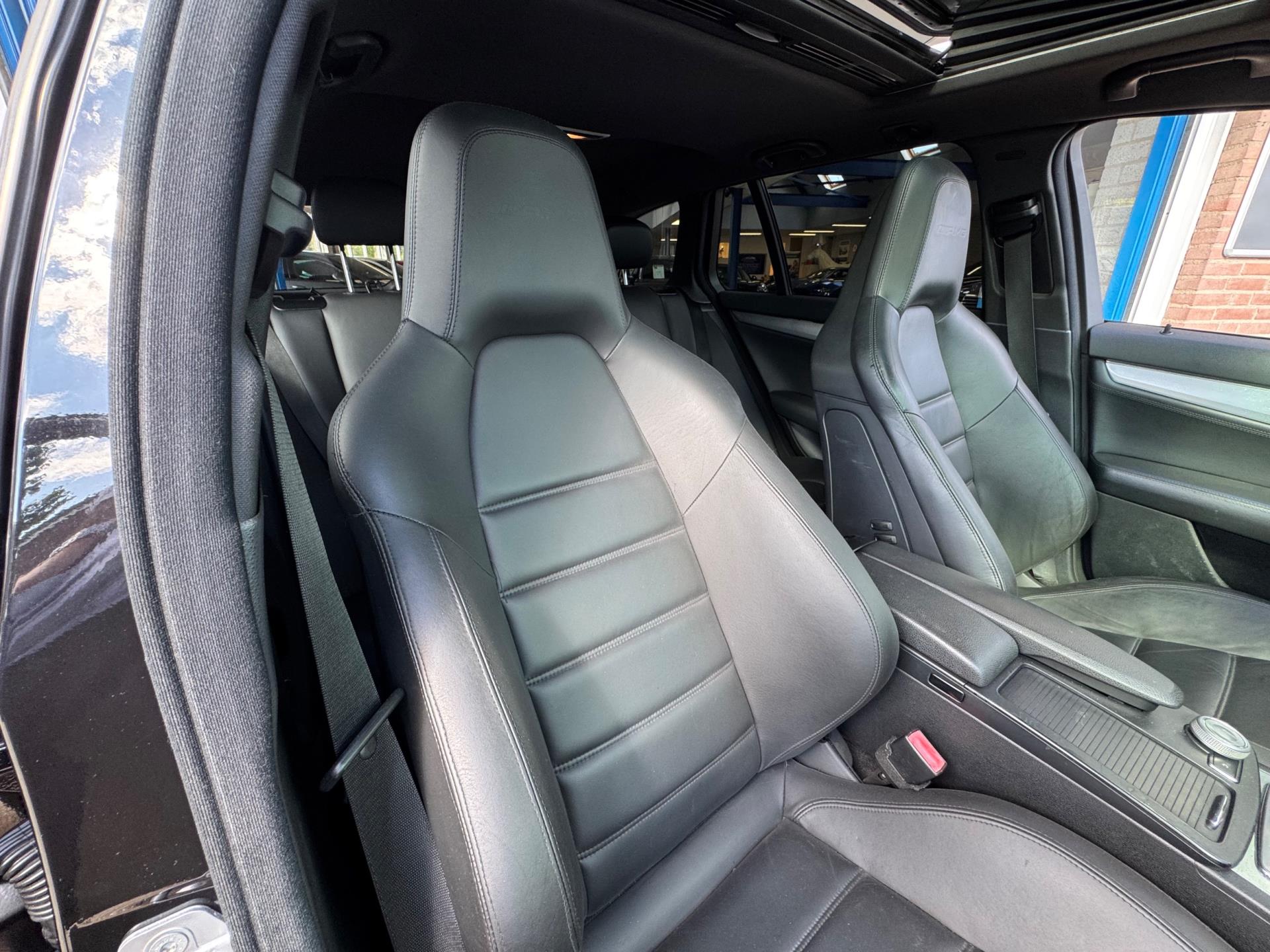 Mercedes-Benz C-Klasse Estate AMG 63 2009 ZWART Youngtimer! 47974954-40.jpg | Autobedrijf Diba