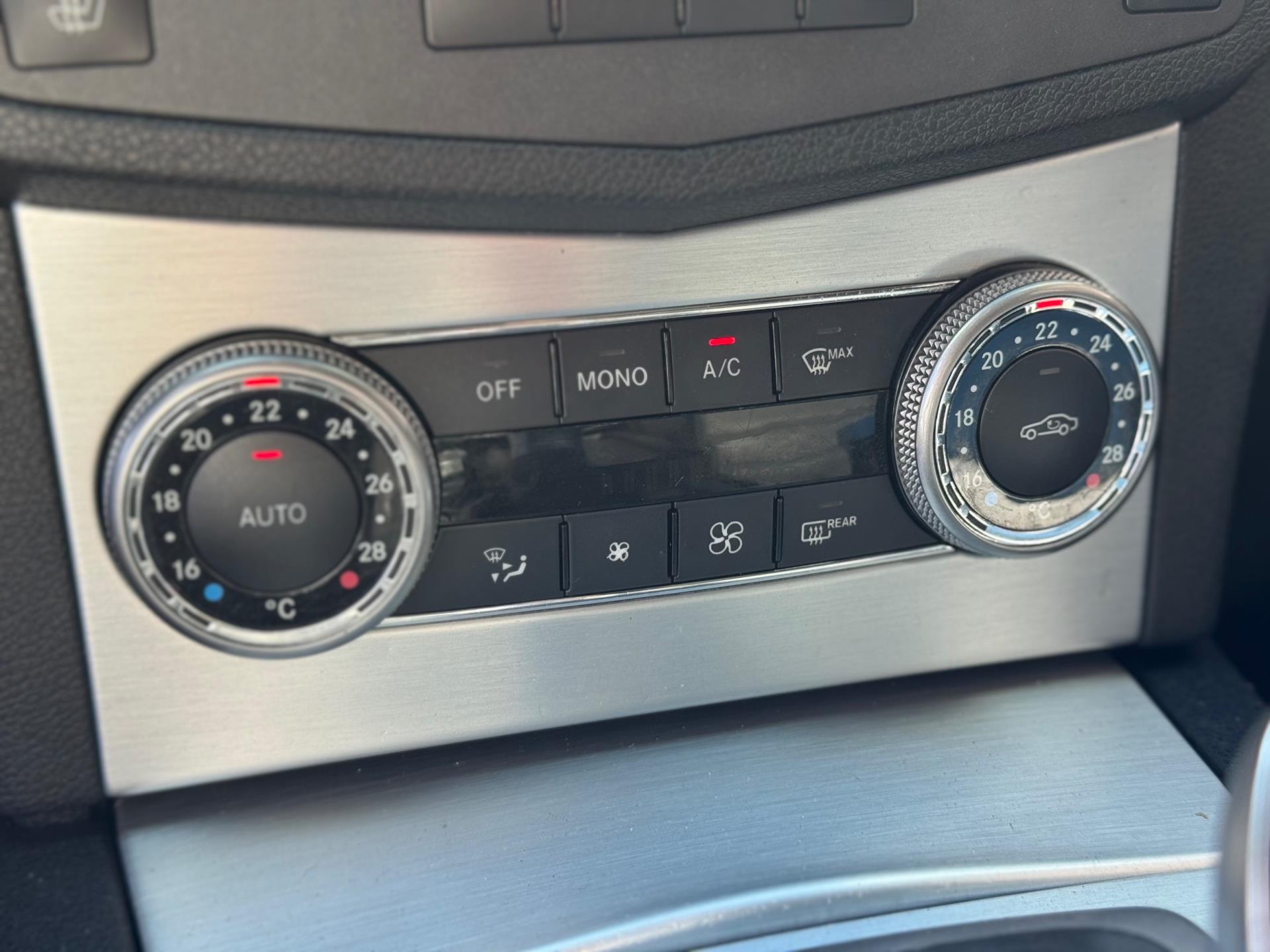 Mercedes-Benz C-Klasse Estate AMG 63 2009 ZWART Youngtimer! 47974954-55.jpg | Autobedrijf Diba