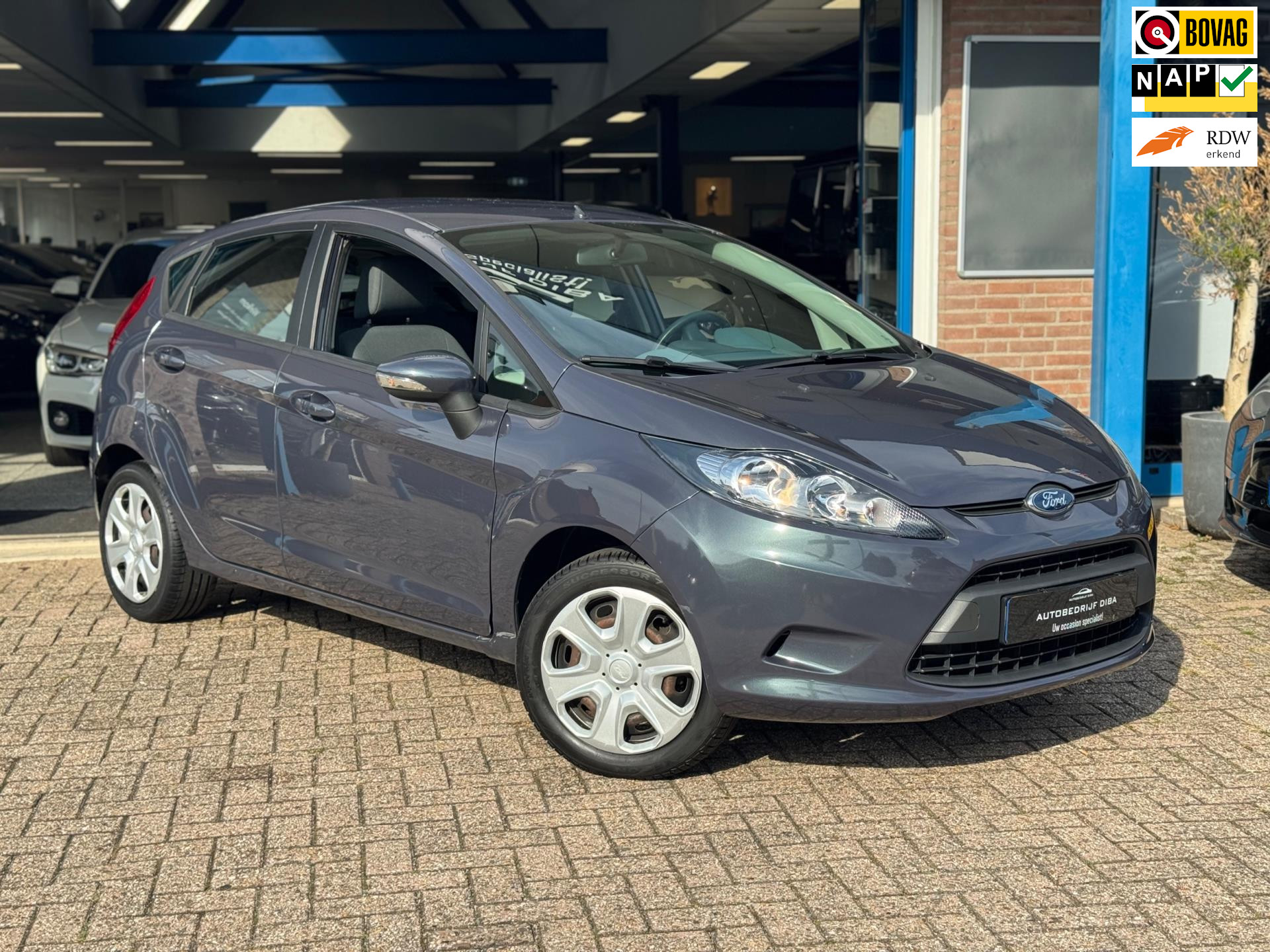 Ford Fiesta 1.25 Trend 2011 Grijs 5drs Airco USB APK NAP! 48145484-0.jpg | Autobedrijf Diba
