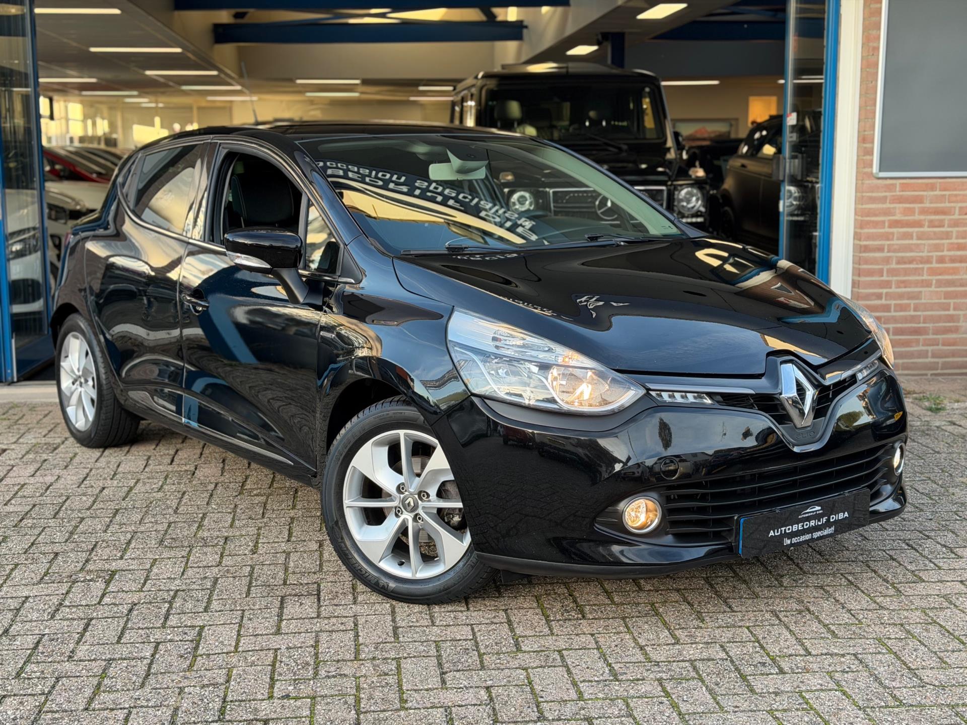 Renault Clio 0.9 TCe Eco2 Limited 2016 NAVI CLIMA CAMERA NAP 49276290-0.jpg | Autobedrijf Diba