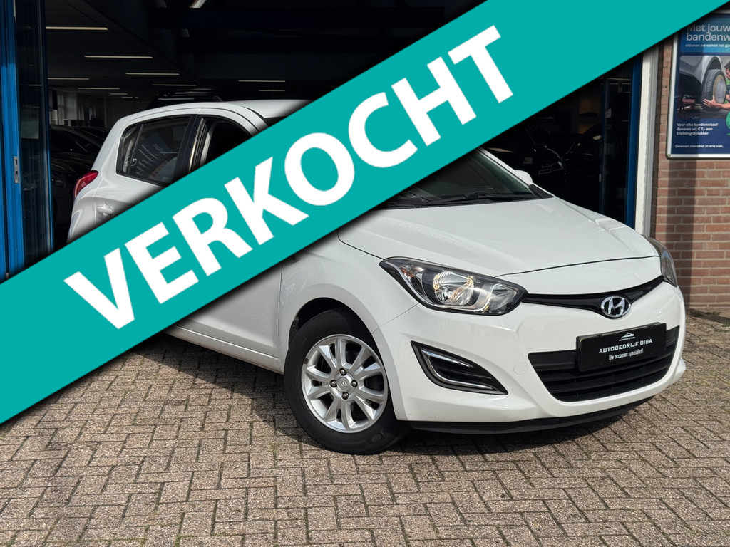 Hyundai i20 1.2i i-Drive 2014 WIT 5drs AIRCO LM APK NAP! 57108103-0.jpg | Autobedrijf Diba
